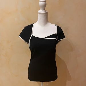 White House black market black top